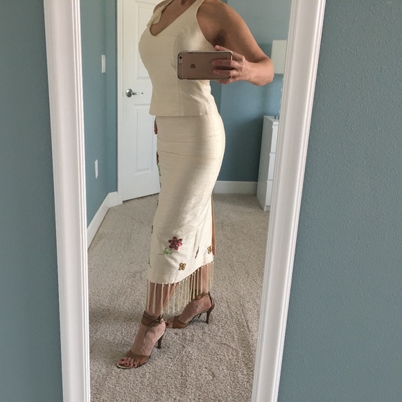 Kelly and Diane Silk Stylish & Sleek Suit - Picture 3 of 16